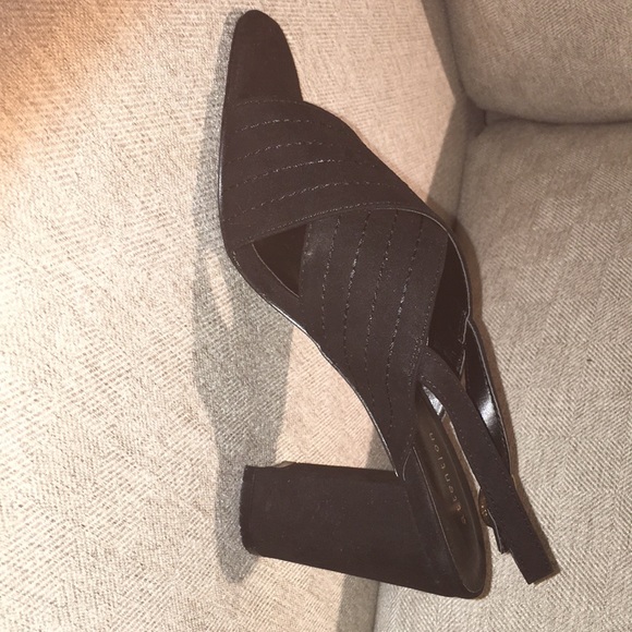 Attention brand new shoes - Picture 3 of 3